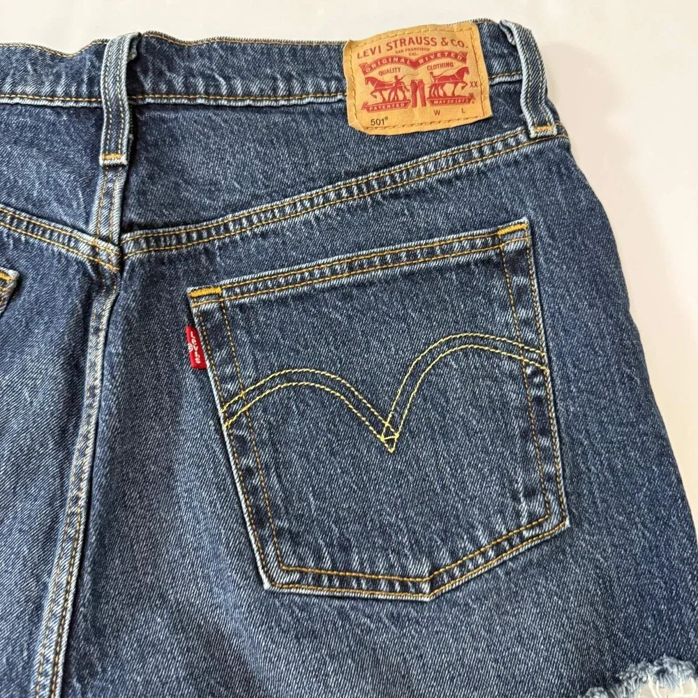 Levis 501 Original Cut Off Denim Shorts Dark Wash Distressed Button Fly Size W31
